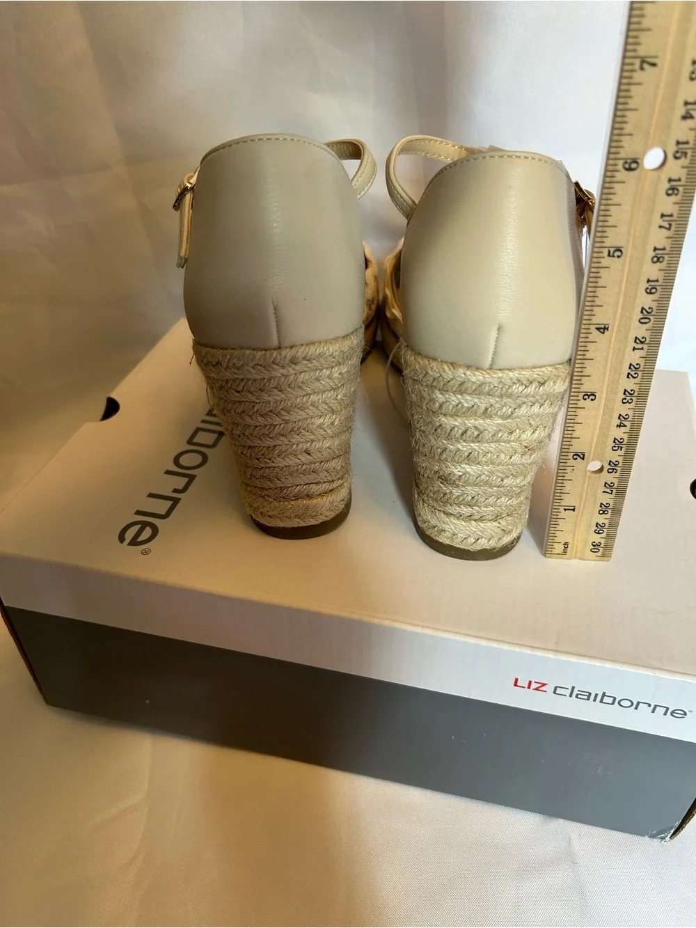 Liz Claiborne closed toe